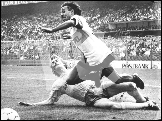 simon tahamata feyenoord  vvbvanbree  2199