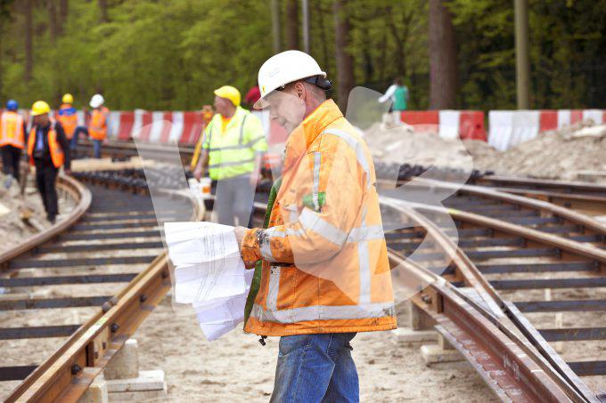 vvbfoto working on railway delft 948 