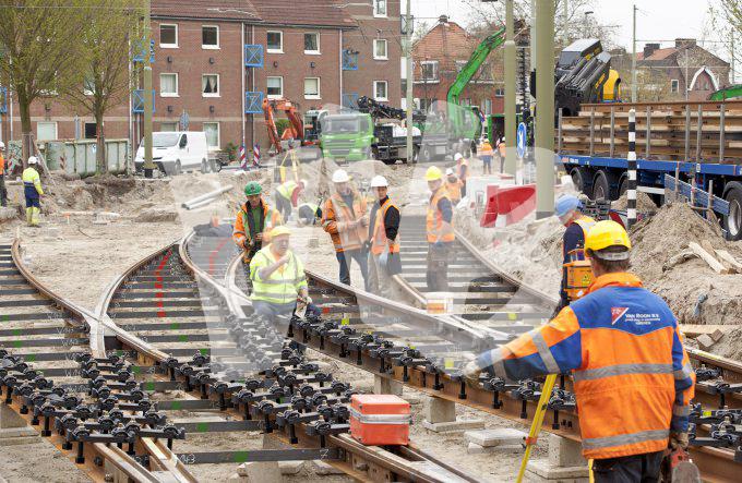 vvbfoto working on railway delft 952 