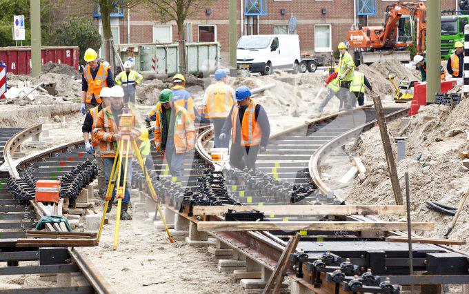 vvbfoto working on railway delft 953 