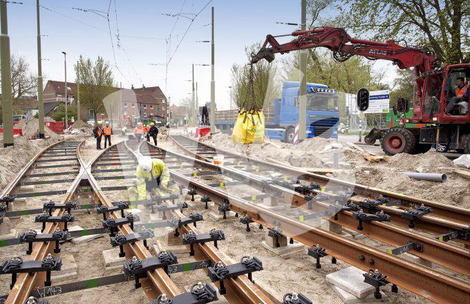 vvbfoto working on railway delft 955 