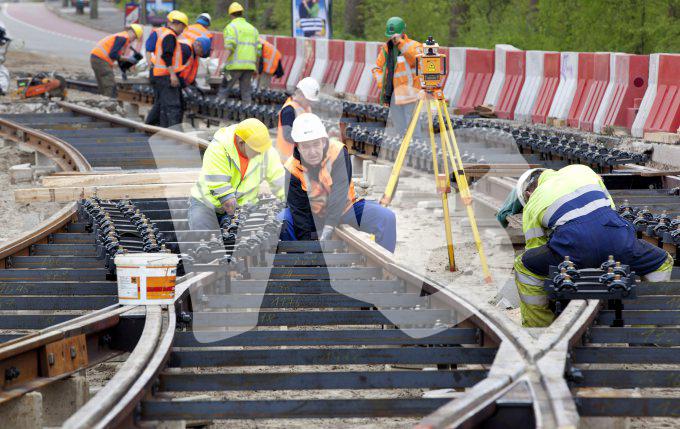 vvbfoto working on railway delft 956 