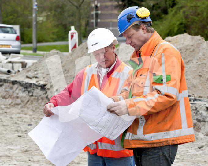 vvbfoto working on railway delft 957 
