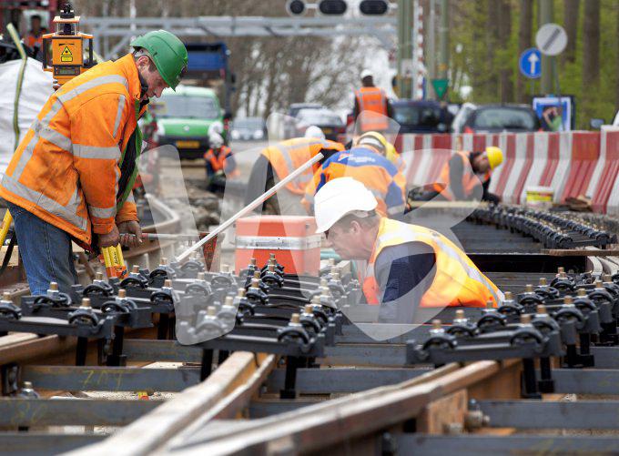 vvbfoto working on railway delft 960 