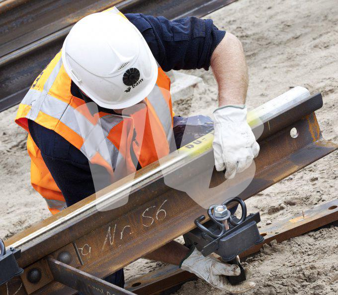 vvbfoto working on railway delft 963 