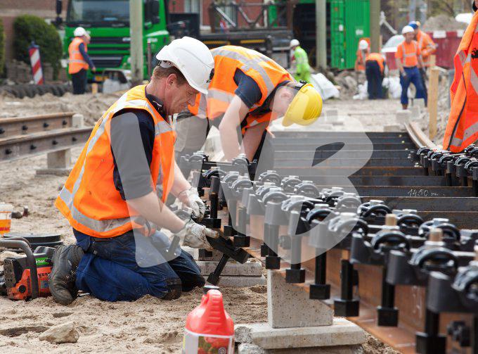 vvbfoto working on railway delft 966 