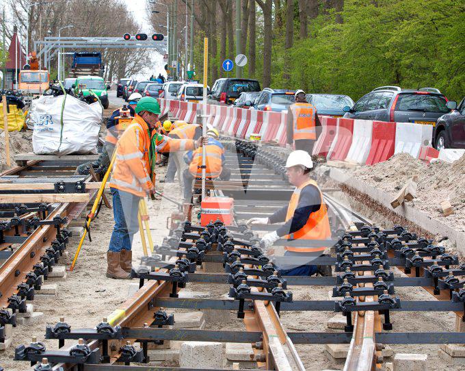 vvbfoto working on railway delft 967 