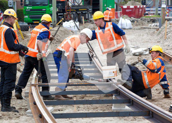 vvbfoto working on railway delft 969 