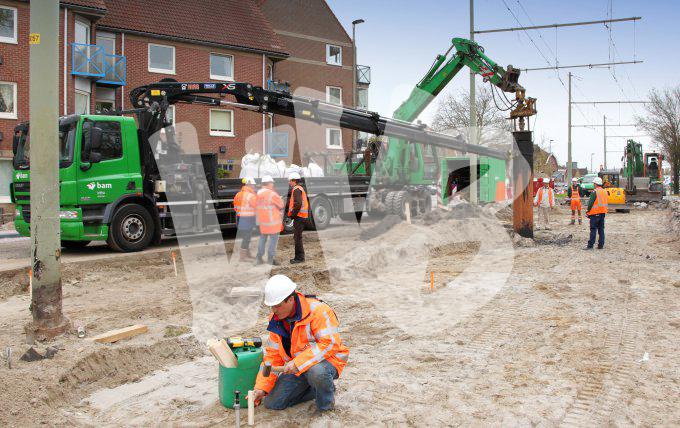 vvbfoto working on railway delft 970 