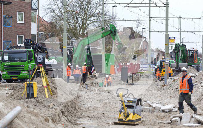 vvbfoto working on railway delft 971 
