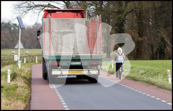 Fietser op rijbaan  vvbvanbree  6897