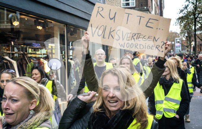 ©vvbvanbree Gele hesjes in Nijmegen DSC00721 kopiëren
