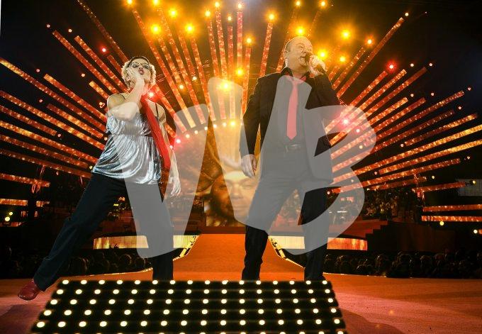 Paul de Leeuw in Gelredome   vvbvanbree 5365