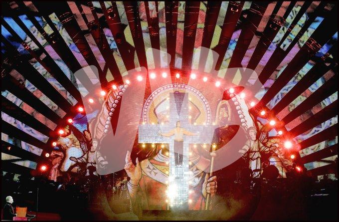 Paul de Leeuw in Gelredome   vvbvanbree 5375