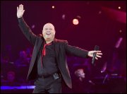 Paul de Leeuw in Gelredome   vvbvanbree 5381