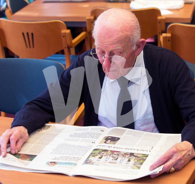 Ouderen maken een uitje  6492 