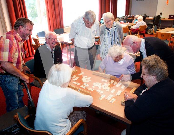 Ouderen maken een uitje  6496 