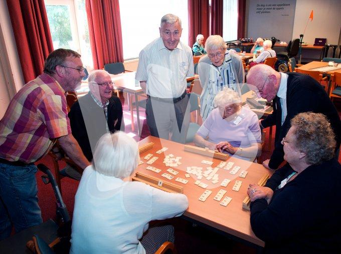 Ouderen maken een uitje  6497 