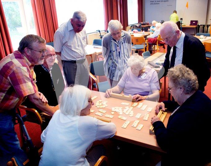 Ouderen maken een uitje  6498 