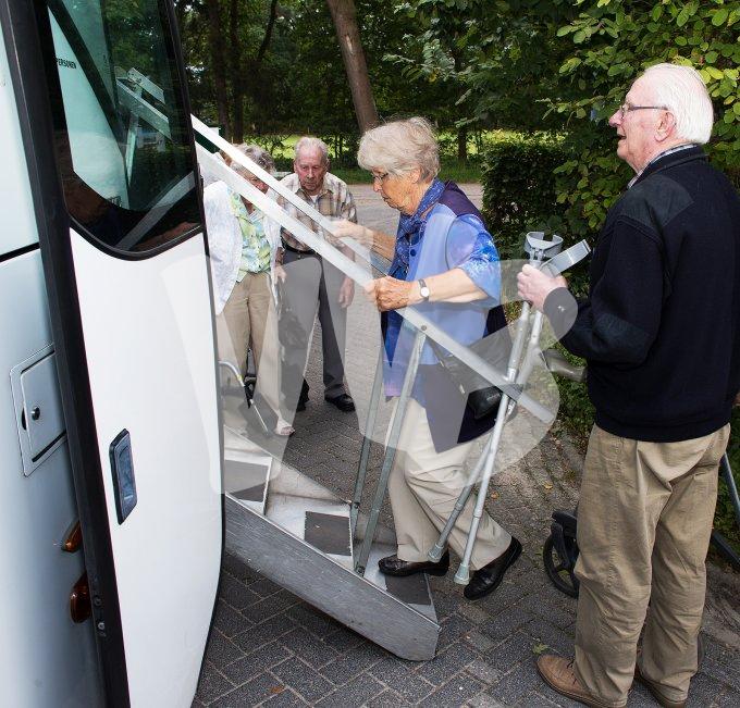 Ouderen maken een uitje  6512 