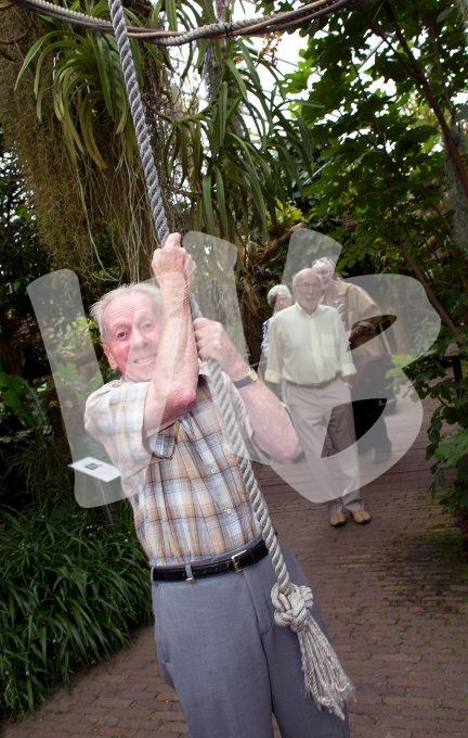 Ouderen maken een uitje  6532 
