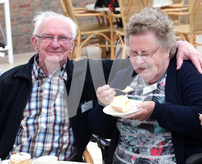 Ouderen maken een uitje  6556 